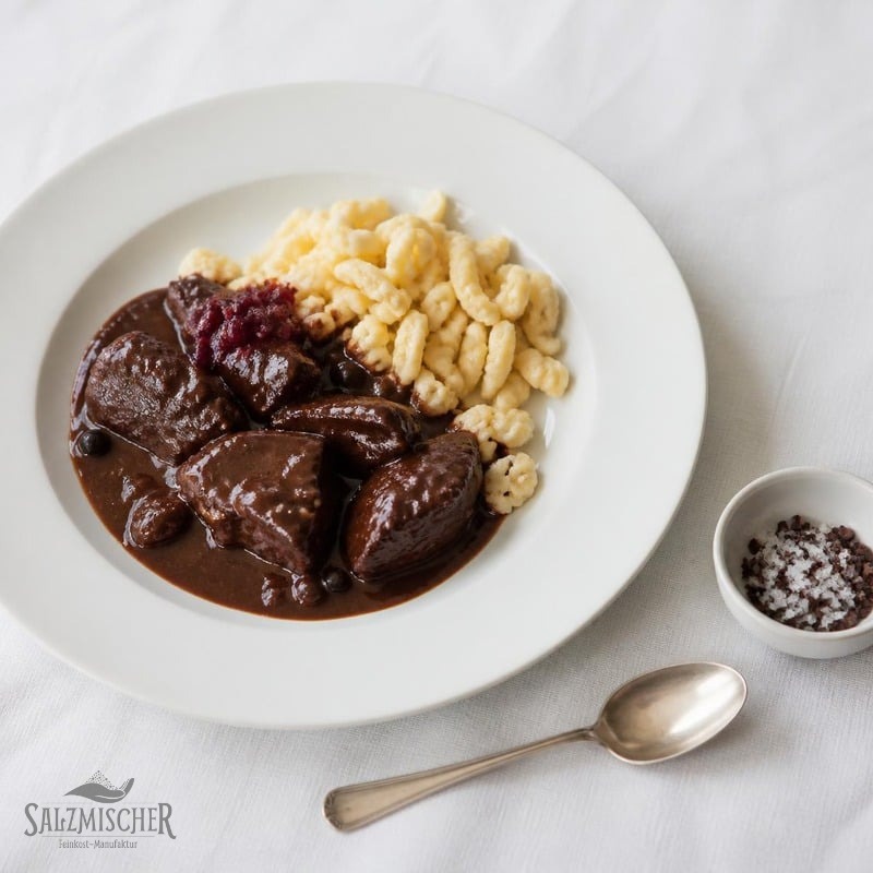 Hirschragout mit Schokoladensalz