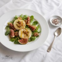 Gebackener Ziegenkäse mit Feigen und Balsamicosalz – Rezeptbild