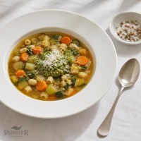 Minestrone mit Gemüsesalz – Rezeptbild