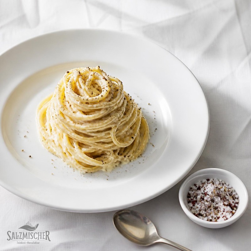 Cacio e pepe mit Pfeffersalz